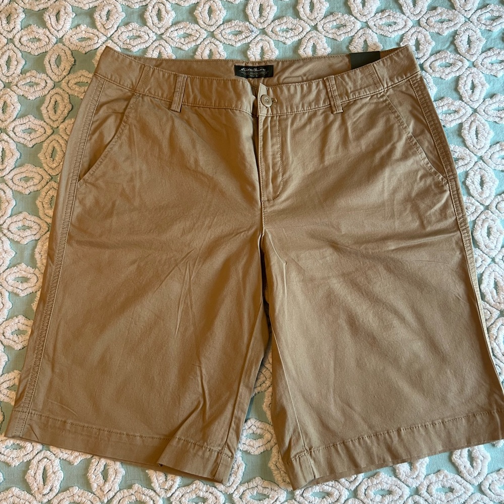 Eddie Bauer womens Bermuda shorts